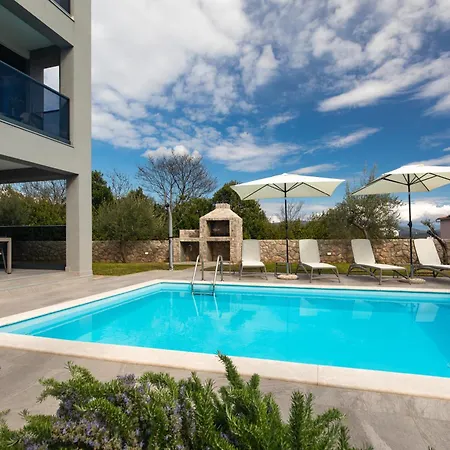 Rina - 3 Bedroom With Private Pool
