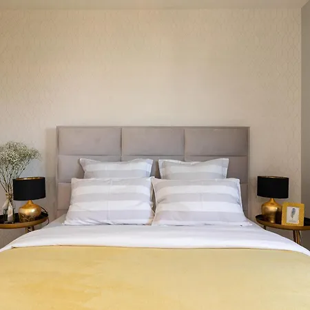 Rina - 3 Bedroom With Private Pool Apartmán