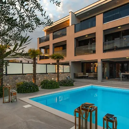Rina - 3 Bedroom With Private Pool Apartment Krk Town