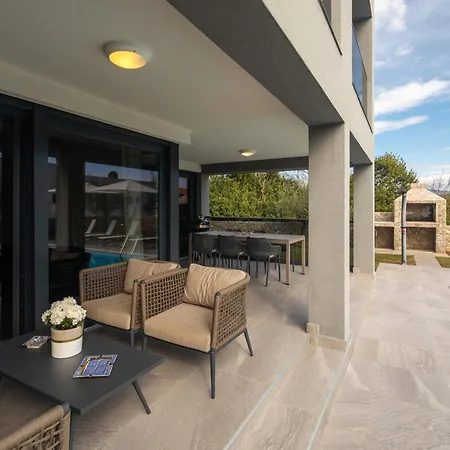Rina - 3 Bedroom With Private Pool *
