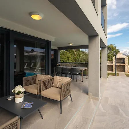 Rina - 3 Bedroom With Private Pool *