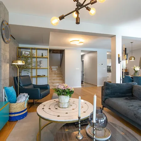Rina - 3 Bedroom With Private Pool Apartmán