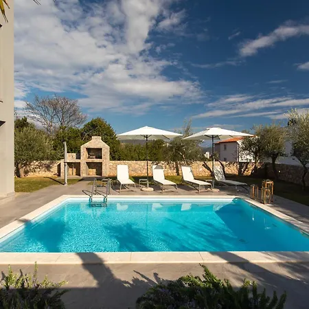 Apartman Rina - 3 Bedroom With Private Pool *