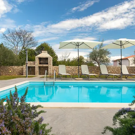 Rina - 3 Bedroom With Private Pool *