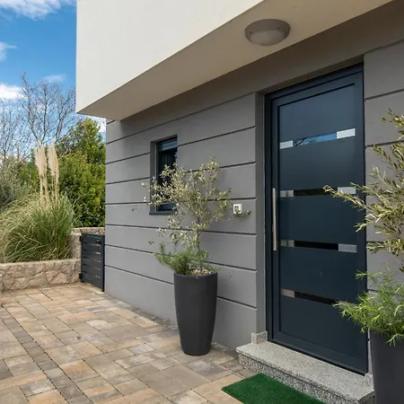 Rina - 3 Bedroom With Private Pool