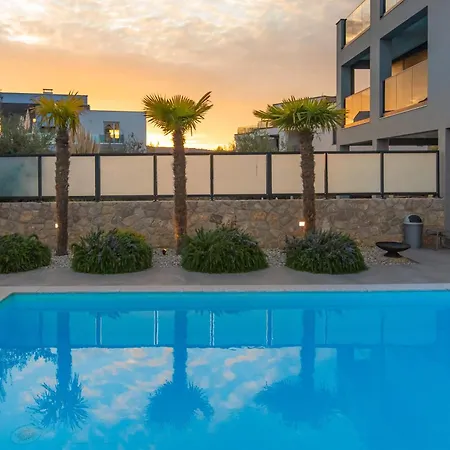 Rina - 3 Bedroom With Private Pool Apartmán *