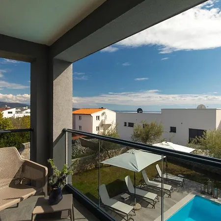 Rina - 3 Bedroom With Private Pool Krk Town