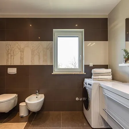 아파트 Rina - 3 Bedroom With Private Pool *