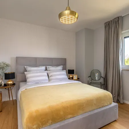 Rina - 3 Bedroom With Private Pool Apartment Krk Town