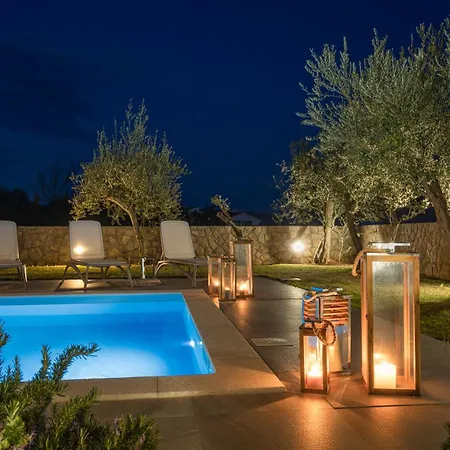 Apartment Rina - 3 Bedroom With Private Pool