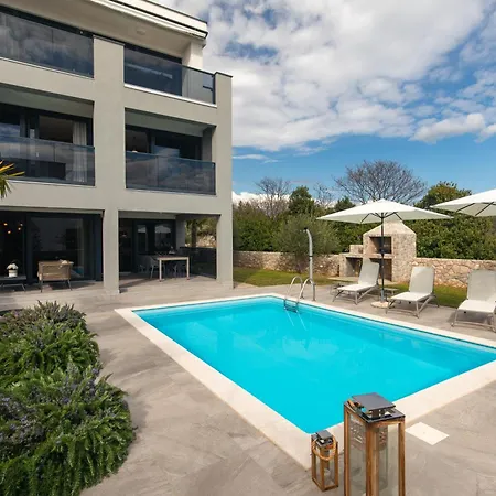 Rina - 3 Bedroom With Private Pool *