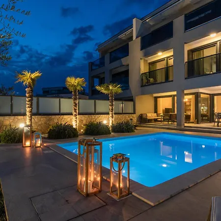 Rina - 3 Bedroom With Private Pool Apartment Krk Town