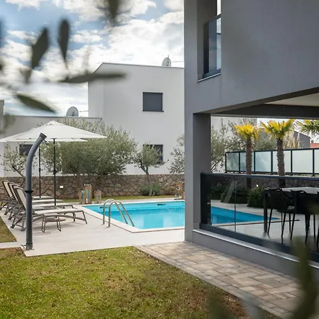 Rina - 3 Bedroom With Private Pool * Krk Town