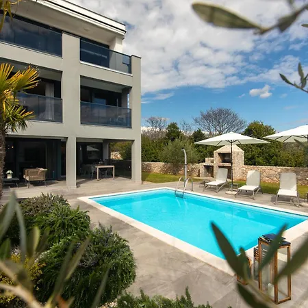 Rina - 3 Bedroom With Private Pool