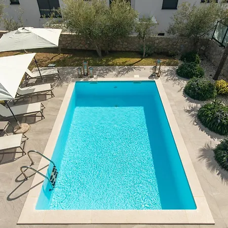 Rina - 3 Bedroom With Private Pool *